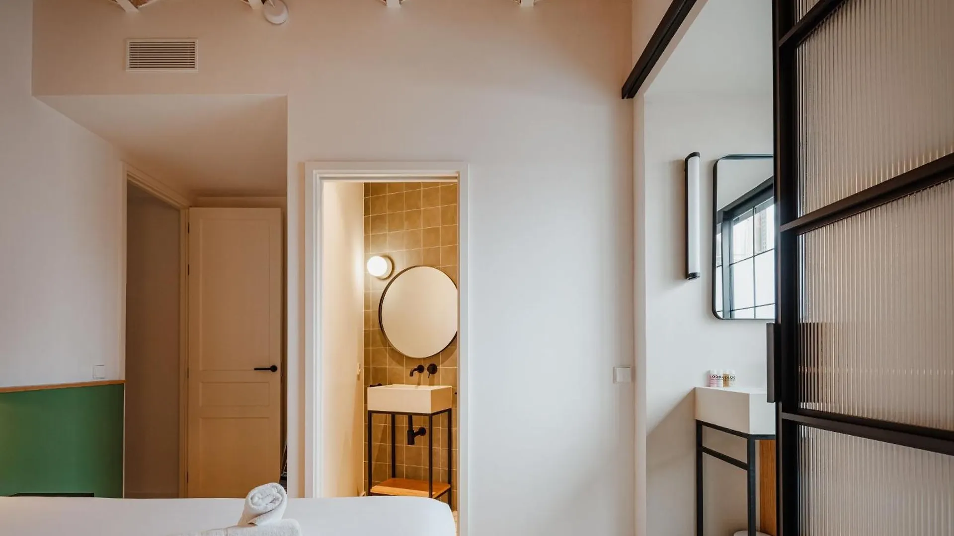 דירות ברצלונה 42Par1049 - Super Bright 3Br In Sant Antoni